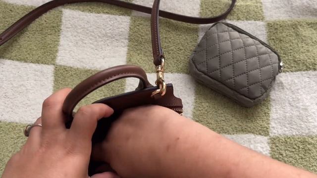 What's in my bag? Coach Andrea Mini смотреть онлайн