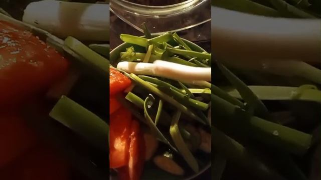 Печень куриная. Как приготовить вкусно. Рецепт в описании. Печень жарено тушеная с морковью. Гречка