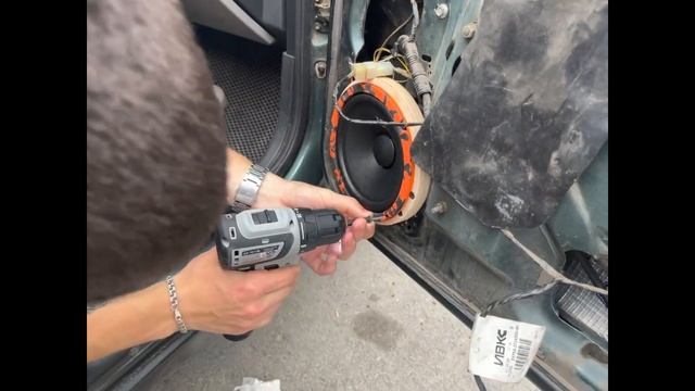 Замена штатных динамиков в Lada Priora на DL Audio Gryphon Pro 165 Midbass смотреть онлайн