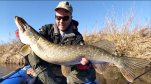 Такие РЫБАЛКИ запоминаются НАДОЛГО! СПЛАВ по МАЛОЙ РЕКЕ и ОТЛИЧНАЯ рыбалка! Ловля ЩУКИ на СПИННИНГ!