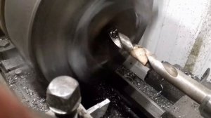 СВЕРЛЮ КВАДРАТЫ НА ТОКАРНОМ В ДВУХ ПАТРОНАХ