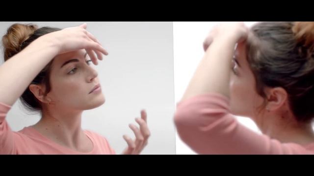 Anna viser hvordan hun tar ACUVUE-kontaktlinser av og på смотреть онлайн