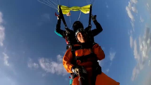 Прыжок с парашютом в тандеме с инструктором с 3000 метров, аэродром Путилово 10.08.2022 смотреть онлайн