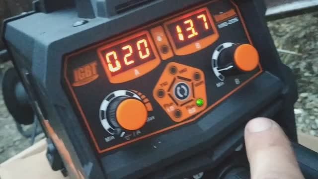 Распаковка бюджетного сварочного полуавтомата Vniissok, первый тест