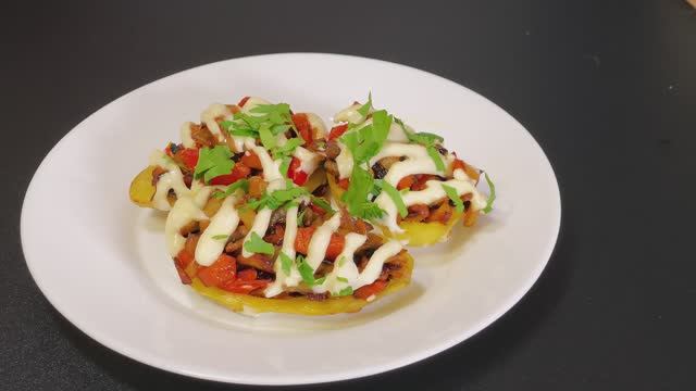 получается вкуснейшая картошка для всей семьи! лучше крошки-картошки! #рецепт #картошка #еда смотреть онлайн