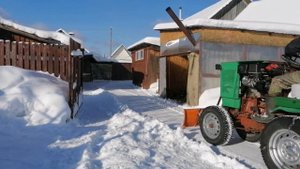 Самодельный минитрактор , чистка снега