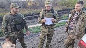 Боец в зоне СВО получает посылку и читает письмо Макс Ветер 797 ДГВП