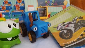 Синий трактор и Ам Ням - Как синий трактор собирал Ам Няма в школу! Детское видео