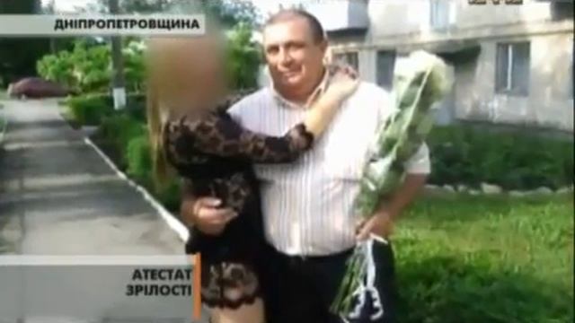 Полуголая выпускница возбуждает всю страну.