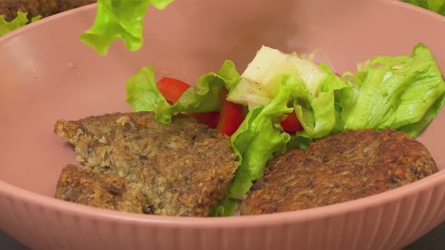 овсяные котлеты!на вкус как мясо!супер экономный рецепт! #рецепт #экономия #веган #овсянка смотреть онлайн