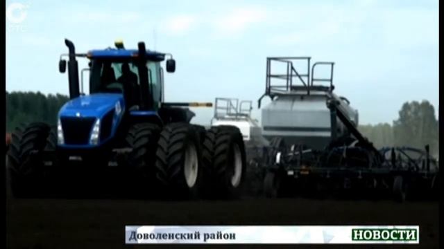 В Доволенском районе местные артисты устраивают концерты для механизаторов прямо на полях