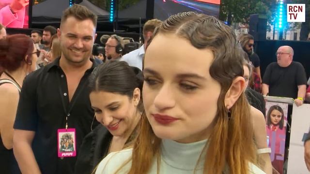 Joey King Interview Bullet Train Premiere смотреть онлайн