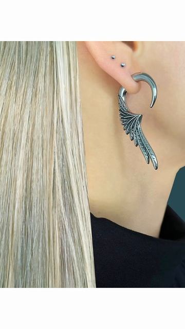 Трендовая моносерьга "Крыло ястреба" из коллекции Gothic Beauty от StarfallShop