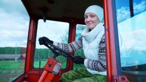 КУПИЛ 2 ДОМА В ДЕРЕВНЕ ｜ КАТЯ КОПАЕТ ТРАКТОРОМ КАРТОФЕЛЬ ｜ 100 ВЁДЕР КАРТОШКИ ЗА ДЕНЬ