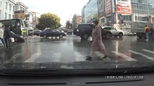 Авто провалилось в люк