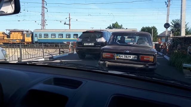 Мариуполь нарушение правил дорожного движения при проезде жд путей
