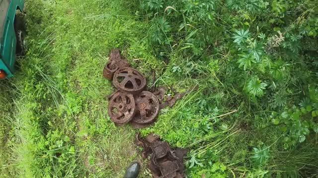 СУПЕР НАХОДКИ В НЕ ВЫБИТОЙ ДЕРЕВУШКЕ В ГЛУХОМ ЛЕСУ — КОП МЕТАЛЛА (Часть 1)