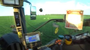 Пришел новый трактор Джон Дир 6195 м.  Я продолжаю опрыскивать оз. пшеницу.