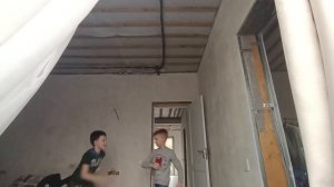 драка Кирилл против меня по доме mp4