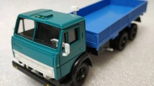 Модель автомобиля коллекционная 143 КАМАЗ 5320