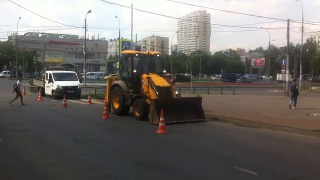 Дорожные работы строительной техникой — Кузьминки
