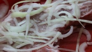 Стейк на кости в маринаде с соусом Песто