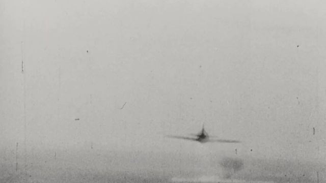 И-16 под огнём немецкого истребителя