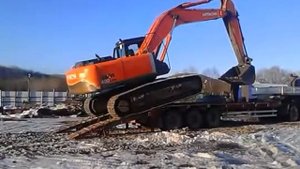 Правильный заезд на трал экскаватора Hitachi EX 400