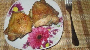 Жареные куриные бедра на сковородке