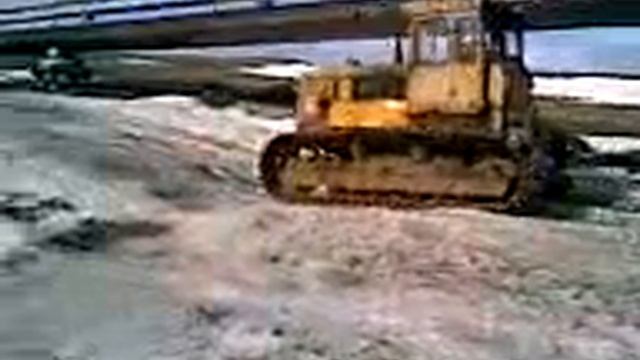 трактор ушел под лед.3gp смотреть онлайн
