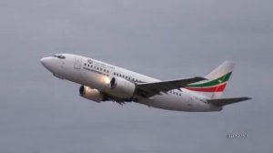Boeing 737 500 Татарстан VQ BBN с бортовыми огнями