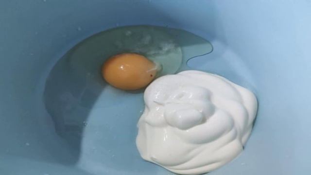 Открытый пирог с баклажанами и грибами
