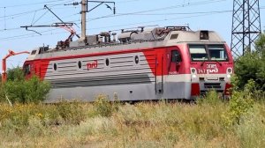 Электровозы ЭП1М и ЭП20 на станции ОТРОЖКА