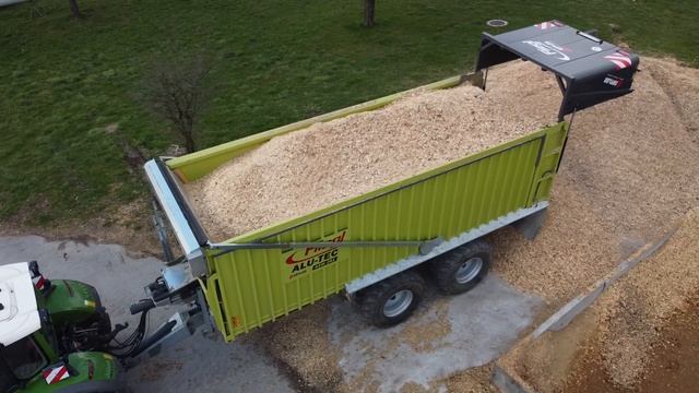 Hackschnitzel/Mletje sekancev Valtra S394, Eschlbock Biber 84, Fendt 724, Fliegl ASW 281 Alu-Tec смотреть онлайн