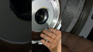 возможная причина утечки масла