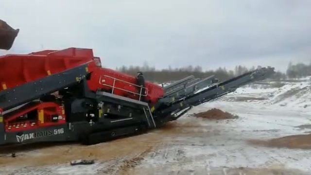 Работа мобильного грохота Maximus 516 на карьере в Смоленской области