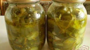 Огуречный салат с морковью и чесноком