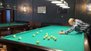 учусь играть на бильярде