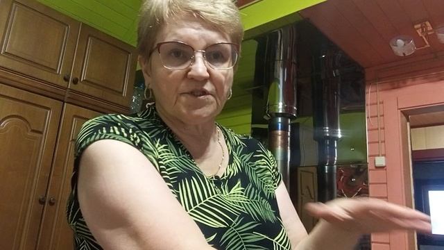 На велотренажёре/сбрасываю вес и разговариваю/