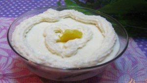 Десерт творожный с фруктами