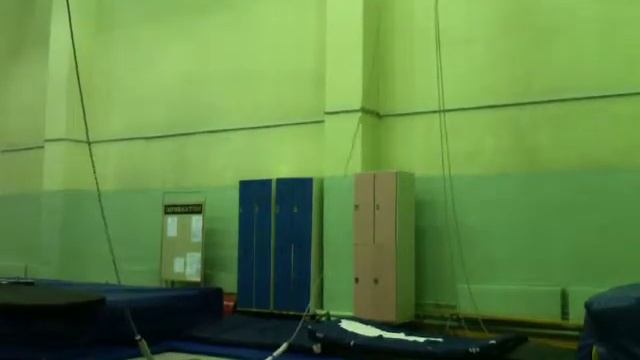 прыжки на батуте с лонжей