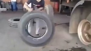 Замена шины на прицепе фуры