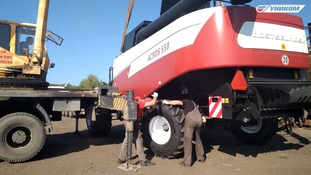 В парк техники ООО "Элита" прибыл новый комбайн АКРОС 550 смотреть онлайн