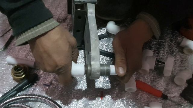 .How to make a bath faucet from plastic pipes смотреть онлайн