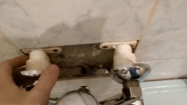 Как самому поменять смеситель.