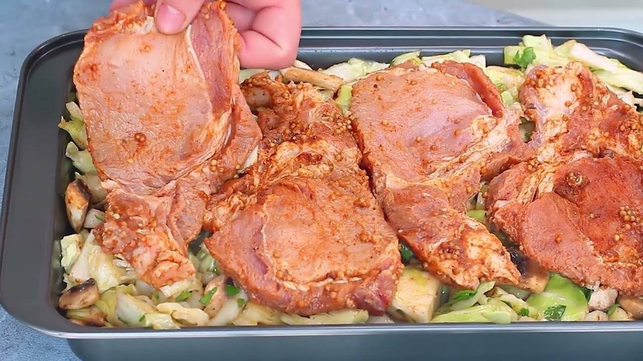УНИКАЛЬНЫЙ РЕЦЕПТ МЯСА в духовке! Сочное мясо! Беру капусту, мясо и готовлю невероятно вкусный ужин