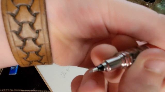 Kuru Toga Advance Mechanical Pencil. смотреть онлайн