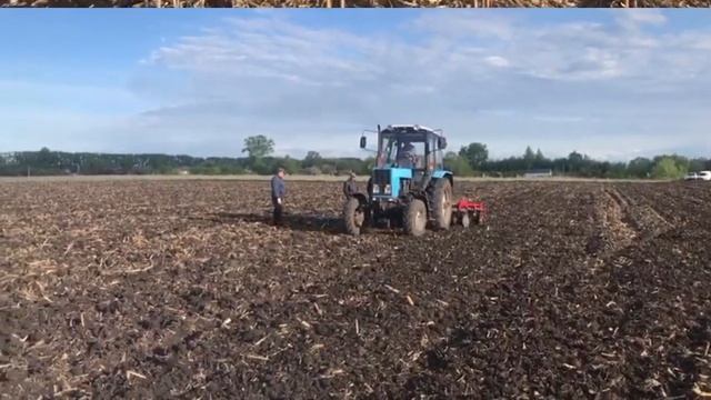 UNIA ARES L 3 - дисковая борона навесная + МТЗ 82 смотреть онлайн