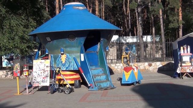 Парк Танаис Воронеж. Аттракционы. Кормим белку. Влог / Видео для детей