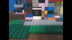 Лего человечки часть 2.  Две Лего человечки заметили что-то странное на памятнике